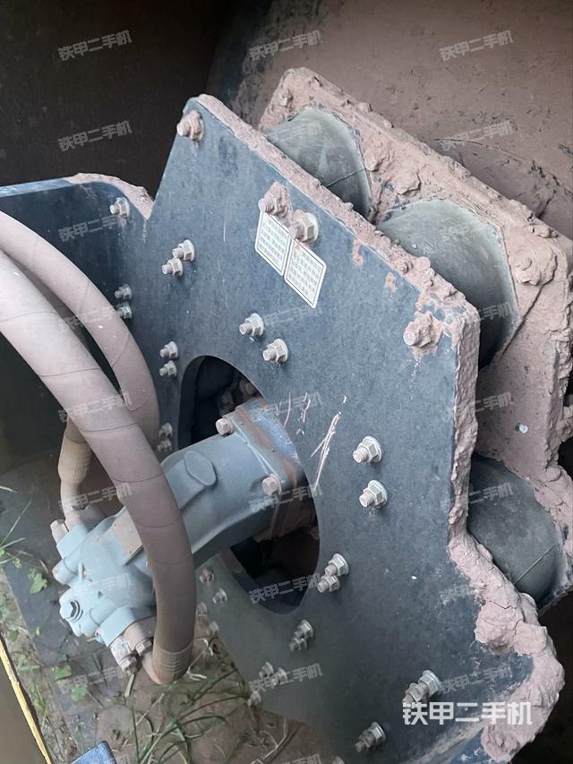 正后側(cè)（壓路機(jī)前后車架）