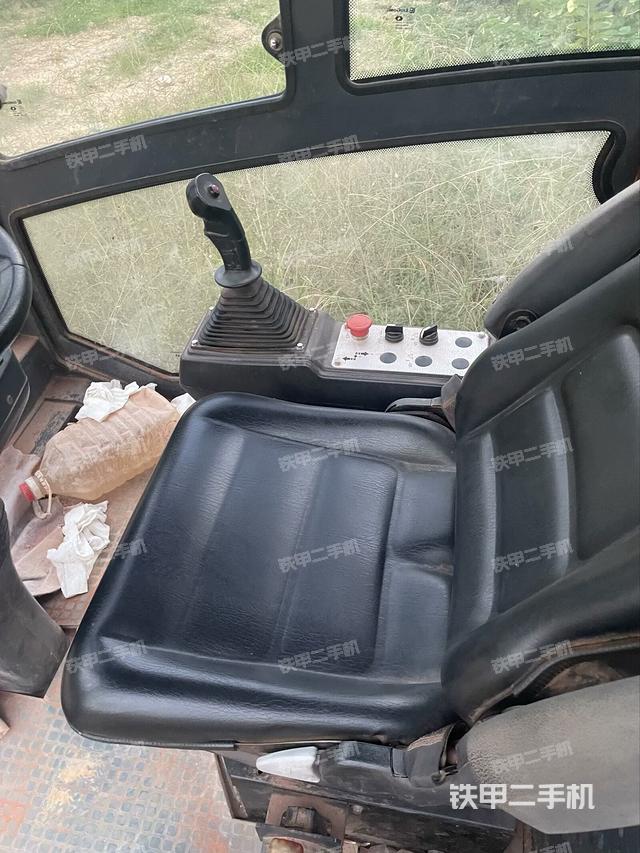 后玻璃角標(biāo)（壓路機(jī)駕駛室）