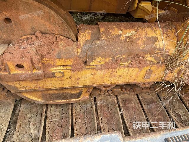 右側(cè)履帶全景(推土機(jī)底盤(pán)及工作裝置) 右側(cè)履帶全景(推土機(jī)底盤(pán)及工作裝置)