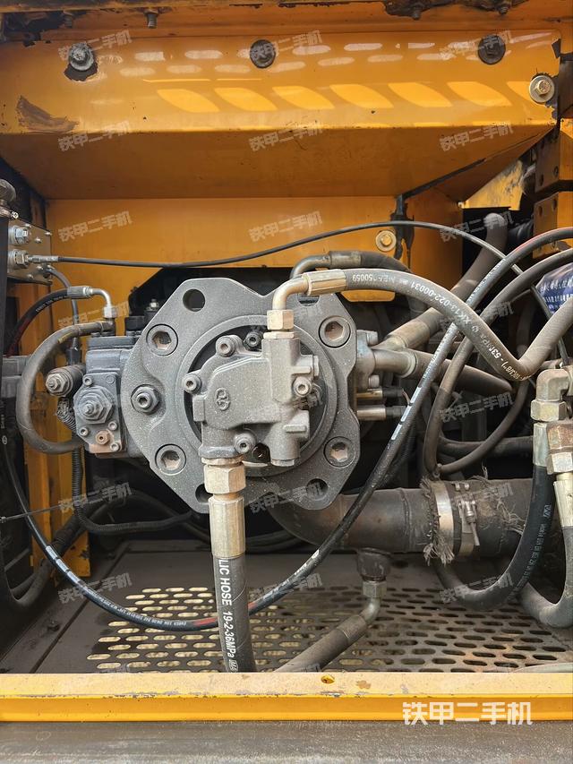 液壓泵艙室正面整體（整機(jī)外觀）