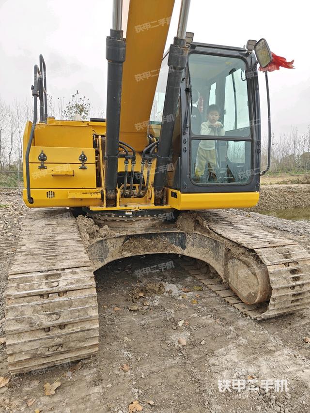 大臂油缸整體?豎拍（工作和回轉(zhuǎn)裝置）