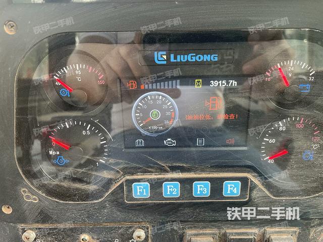 駕駛室右側(cè)全景照(推土機(jī)駕駛室) 駕駛室右側(cè)全景照(推土機(jī)駕駛室)