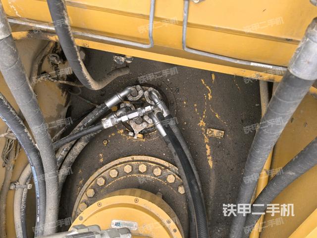 中央回轉(zhuǎn)接頭特寫（上車部件）