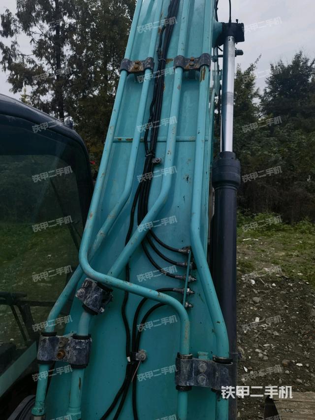 大臂背部俯視(工作和回轉(zhuǎn)裝置) 大臂背部俯視(工作和回轉(zhuǎn)裝置)