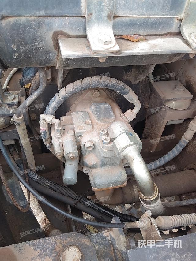 液壓泵艙室正面整體(整機(jī)外觀) 液壓泵艙室正面整體(整機(jī)外觀)