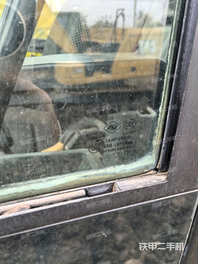 左后方玻璃角標(biāo)（駕駛室部分）