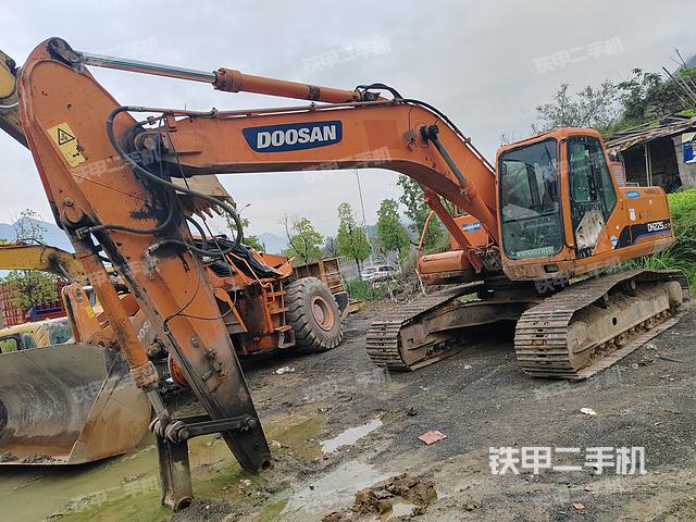 斗山DH225LC-7挖掘机