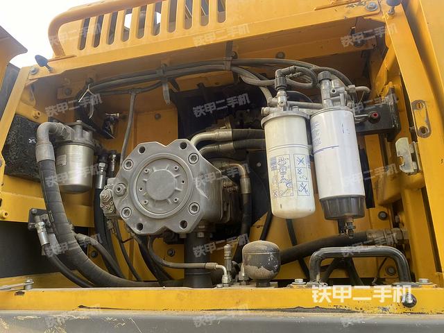 液壓泵艙室正面整體（整機(jī)外觀）