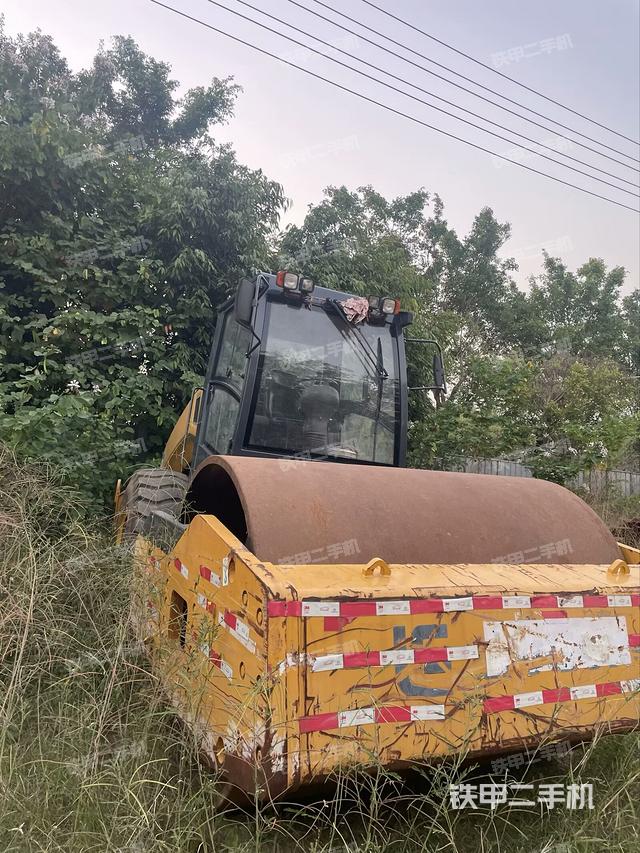 右前45°（壓路機(jī)整機(jī)外觀）