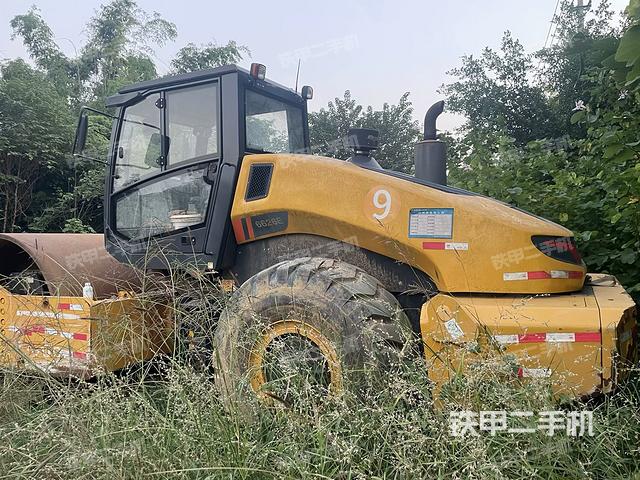 右后45°（壓路機(jī)整機(jī)外觀）