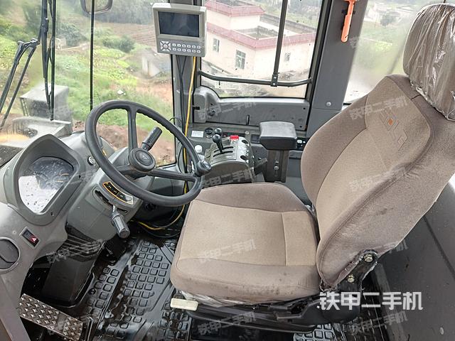 駕駛室工作臺(整機外觀及大件) 駕駛室工作臺(整機外觀及大件)