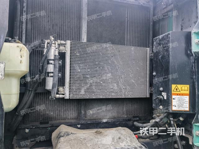 散熱器正面(大件艙室) 散熱器正面(大件艙室)