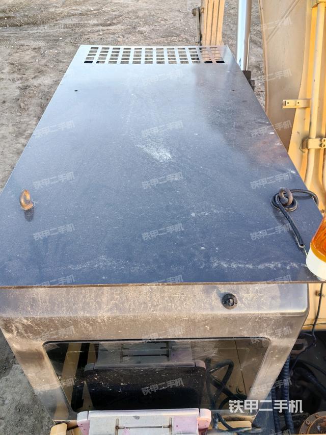 駕駛室頂部(整機外觀) 駕駛室頂部(整機外觀)