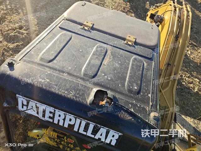 駕駛室頂部(整機(jī)外觀) 駕駛室頂部(整機(jī)外觀)