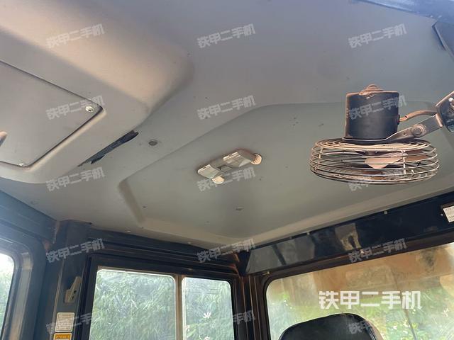 操作手柄左(推土機(jī)駕駛室) 操作手柄左(推土機(jī)駕駛室)