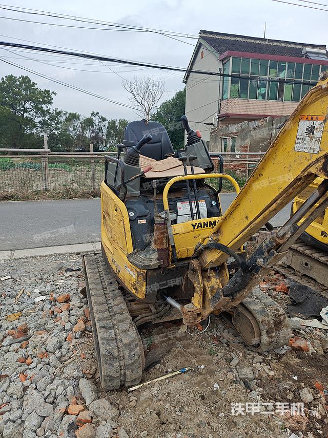 駕駛室頂部（整機外觀）