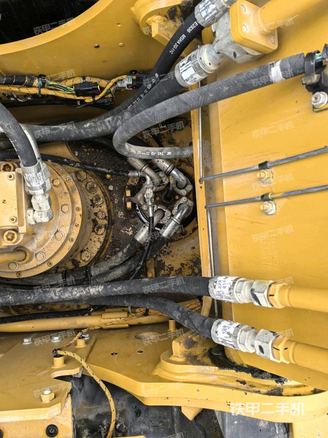 中央回轉(zhuǎn)接頭特寫（上車部件）