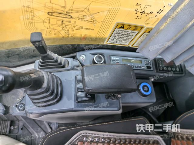 座椅右側(cè)控制臺(tái)/鑰匙門/油門/含右手柄(駕駛室部分) 座椅右側(cè)控制臺(tái)/鑰匙門/油門/含右手柄(駕駛室部分)