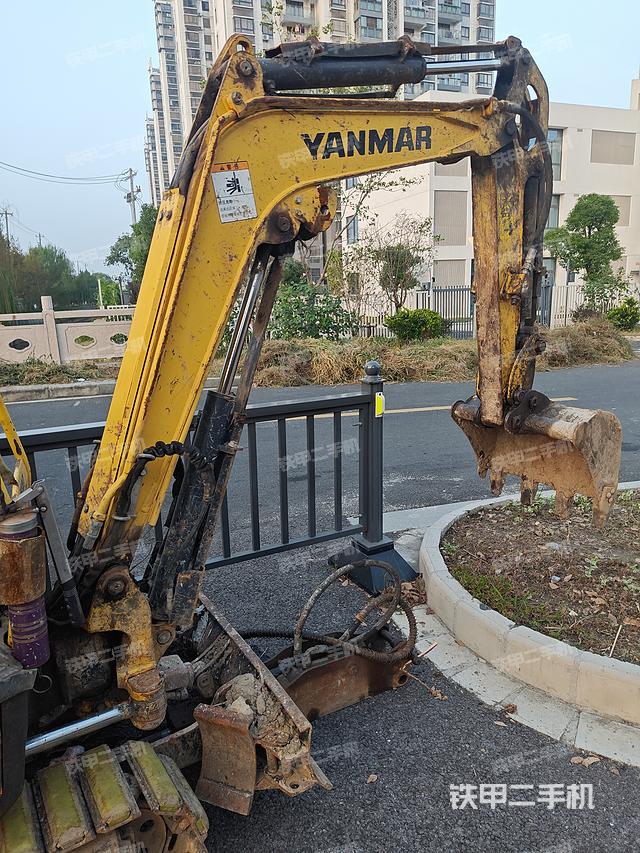 駕駛室整體（整機外觀）