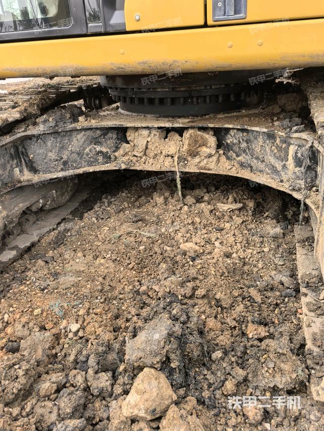 轉(zhuǎn)盤和下車架正前（工作和回轉(zhuǎn)裝置）