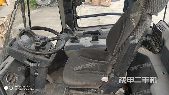 駕駛室工作臺(tái)(整機(jī)外觀及大件) 駕駛室工作臺(tái)(整機(jī)外觀及大件)