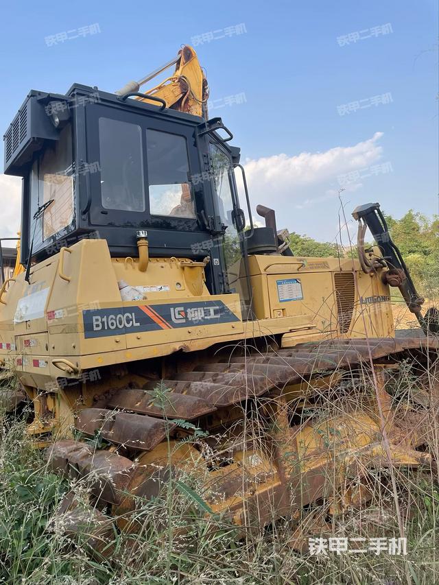 左后45°(推土機(jī)整車外觀) 左后45°(推土機(jī)整車外觀)