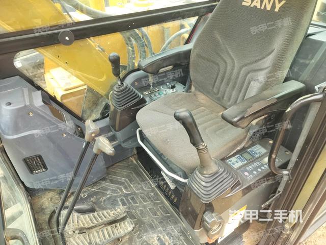 駕駛室整體(整機外觀) 駕駛室整體(整機外觀)