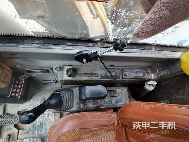 座椅右側(cè)控制臺(tái)/鑰匙門/油門/含右手柄（駕駛室部分）