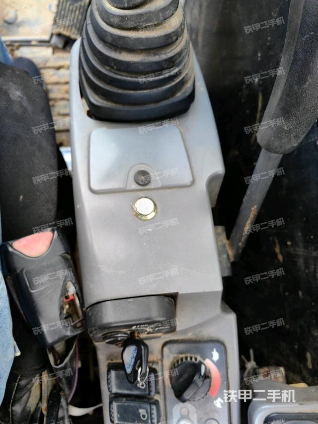 座椅右側(cè)控制臺/鑰匙門/油門/含右手柄（駕駛室部分）