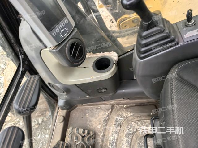 座椅右側(cè)控制臺(tái)/鑰匙門/油門/含右手柄（駕駛室部分）