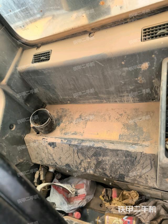 駕駛室左后45度（駕駛室部分）