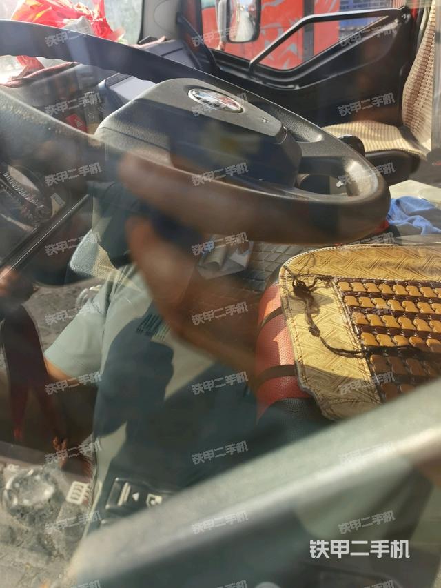 駕駛室正側(cè)(駕駛室/操作室) 駕駛室正側(cè)(駕駛室/操作室)