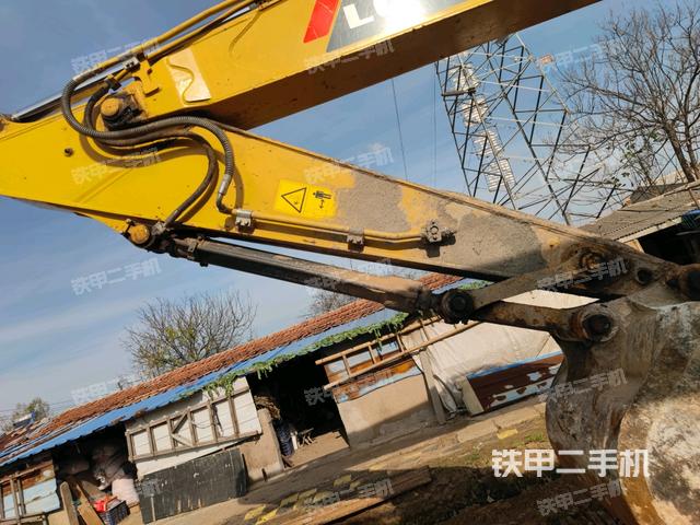小臂整體左后(工作和回轉裝置) 小臂整體左后(工作和回轉裝置)