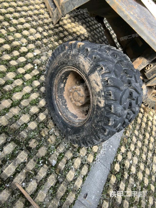 左驅(qū)動(dòng)輪（行走機(jī)構(gòu)）