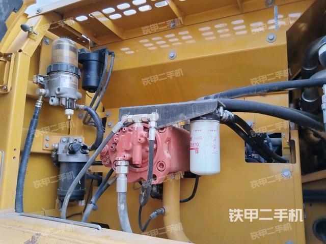 液壓泵艙室正面整體(整機外觀) 液壓泵艙室正面整體(整機外觀)