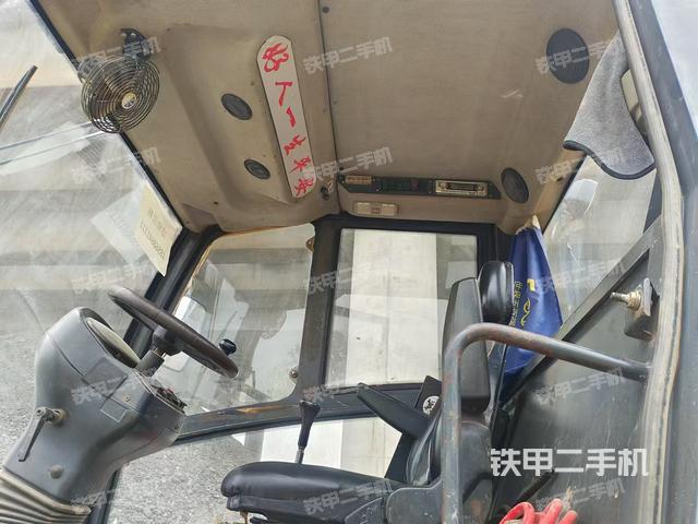 駕駛室操作臺(tái)(設(shè)備外觀及核心部件) 駕駛室操作臺(tái)(設(shè)備外觀及核心部件)
