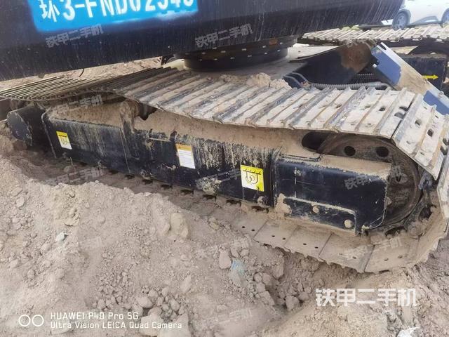 單側(cè)履帶整體(整機(jī)外觀) 單側(cè)履帶整體(整機(jī)外觀)