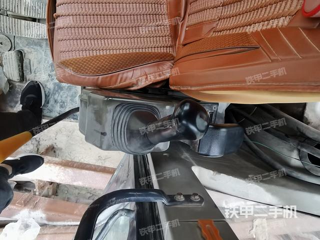 座椅左側(cè)控制臺(tái)/音響/含左手柄（駕駛室部分）