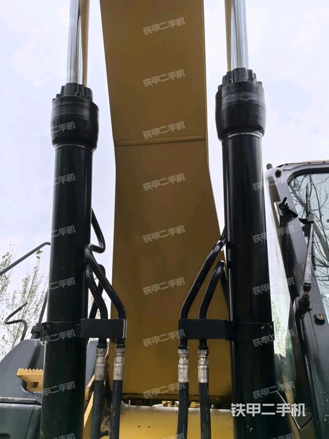 大臂油缸整體?豎拍（工作和回轉(zhuǎn)裝置）