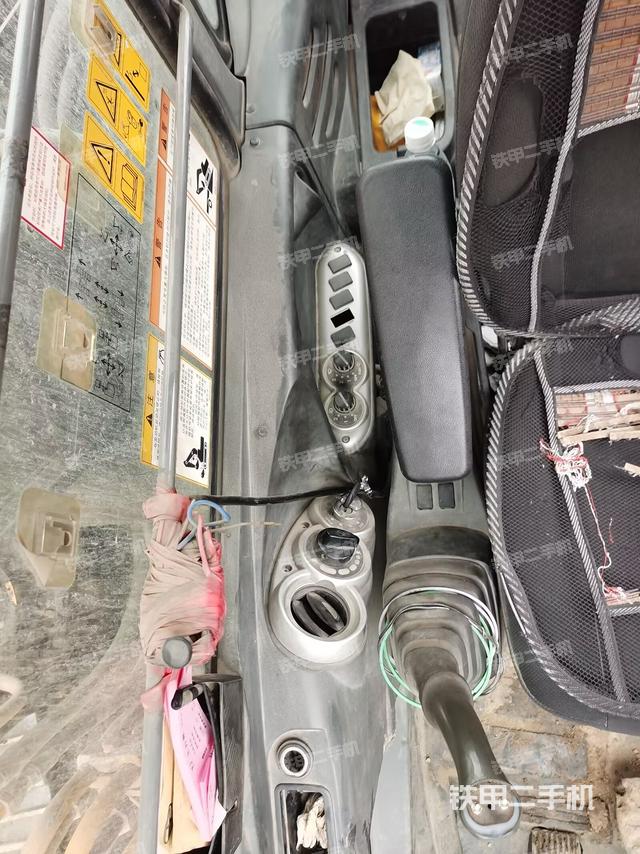 座椅右側(cè)控制臺/鑰匙門/油門/含右手柄（駕駛室部分）