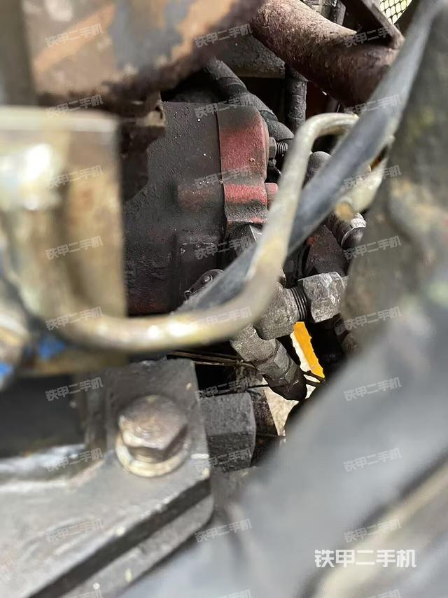 液壓泵艙室正面整體(整機(jī)外觀) 液壓泵艙室正面整體(整機(jī)外觀)