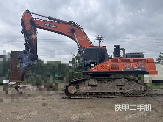 斗山DX520LC-9C挖掘機(jī)