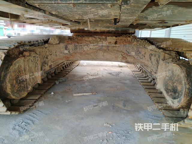 轉(zhuǎn)盤和下車架正前(工作和回轉(zhuǎn)裝置) 轉(zhuǎn)盤和下車架正前(工作和回轉(zhuǎn)裝置)