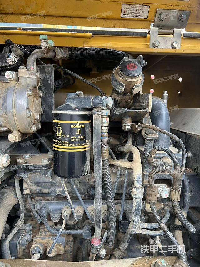 液壓泵艙室正面整體(整機(jī)外觀) 液壓泵艙室正面整體(整機(jī)外觀)