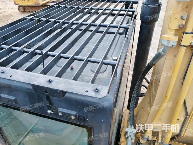 駕駛室頂部（整機外觀）