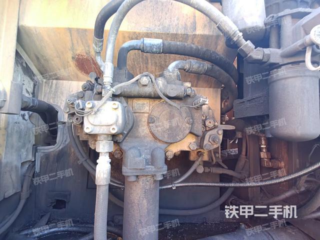 液壓泵艙室正面整體（整機(jī)外觀）