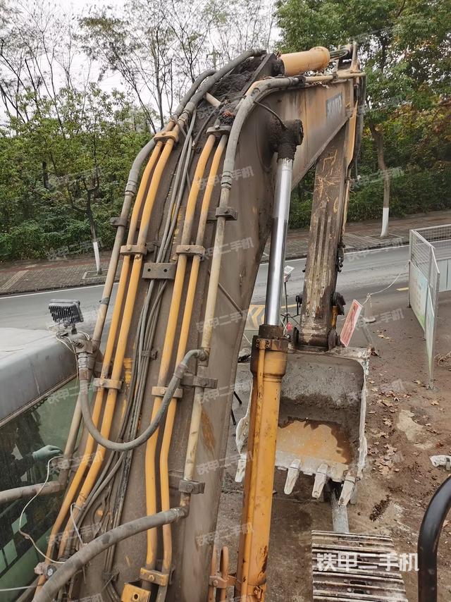 大臂背部俯視（工作和回轉(zhuǎn)裝置）