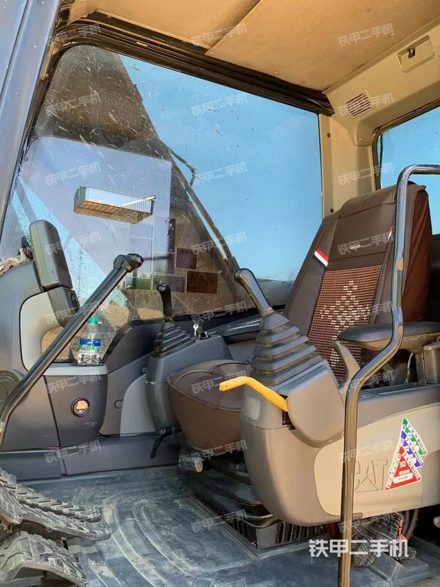 駕駛室整體（整機(jī)外觀(guān)）