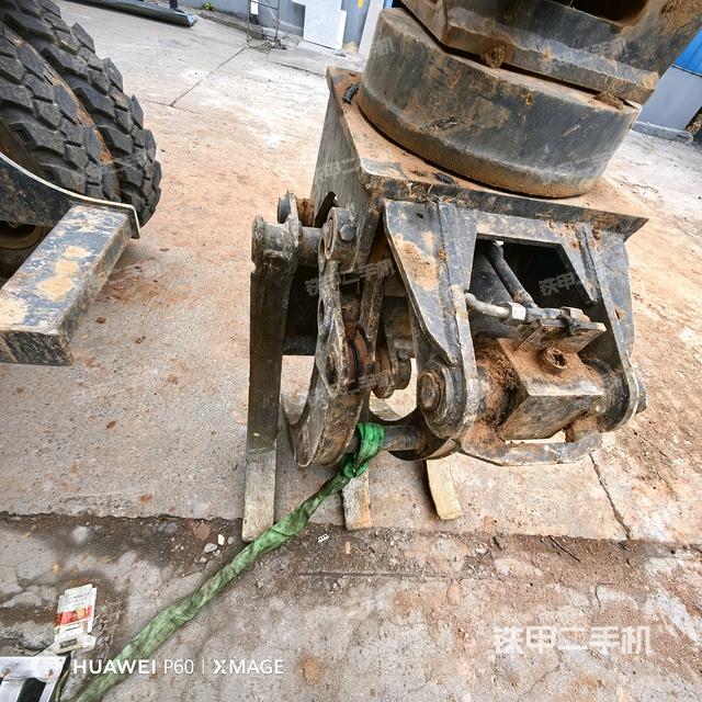 小臂整體左后(工作和回轉(zhuǎn)裝置) 小臂整體左后(工作和回轉(zhuǎn)裝置)