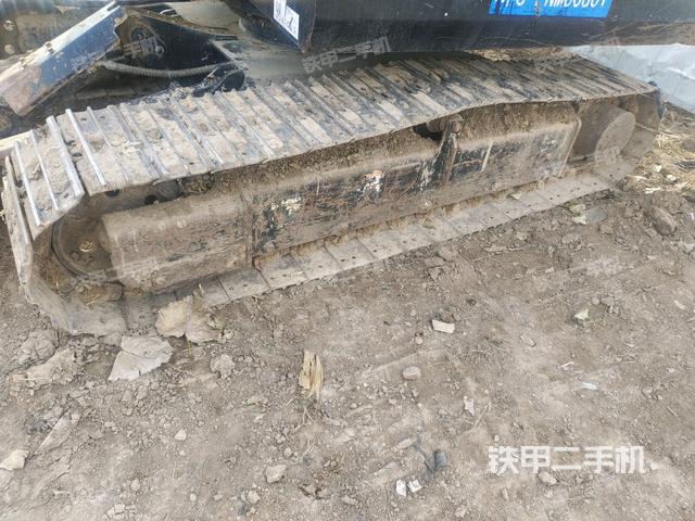 單側(cè)履帶整體(整機外觀) 單側(cè)履帶整體(整機外觀)